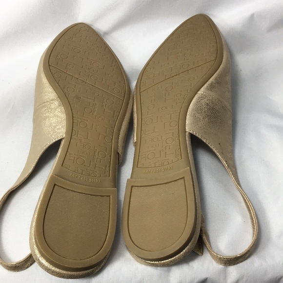 Loft Women’s Gold Flats with Straps Size 9 GREAT Condition - Picture 9 of 10